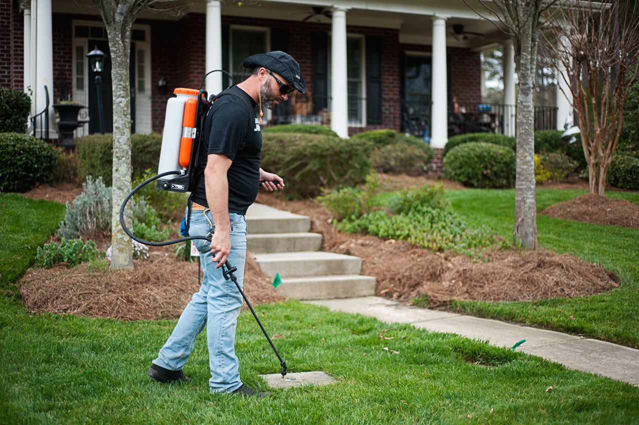 Coob's Lawn Care Pest and Weed Control